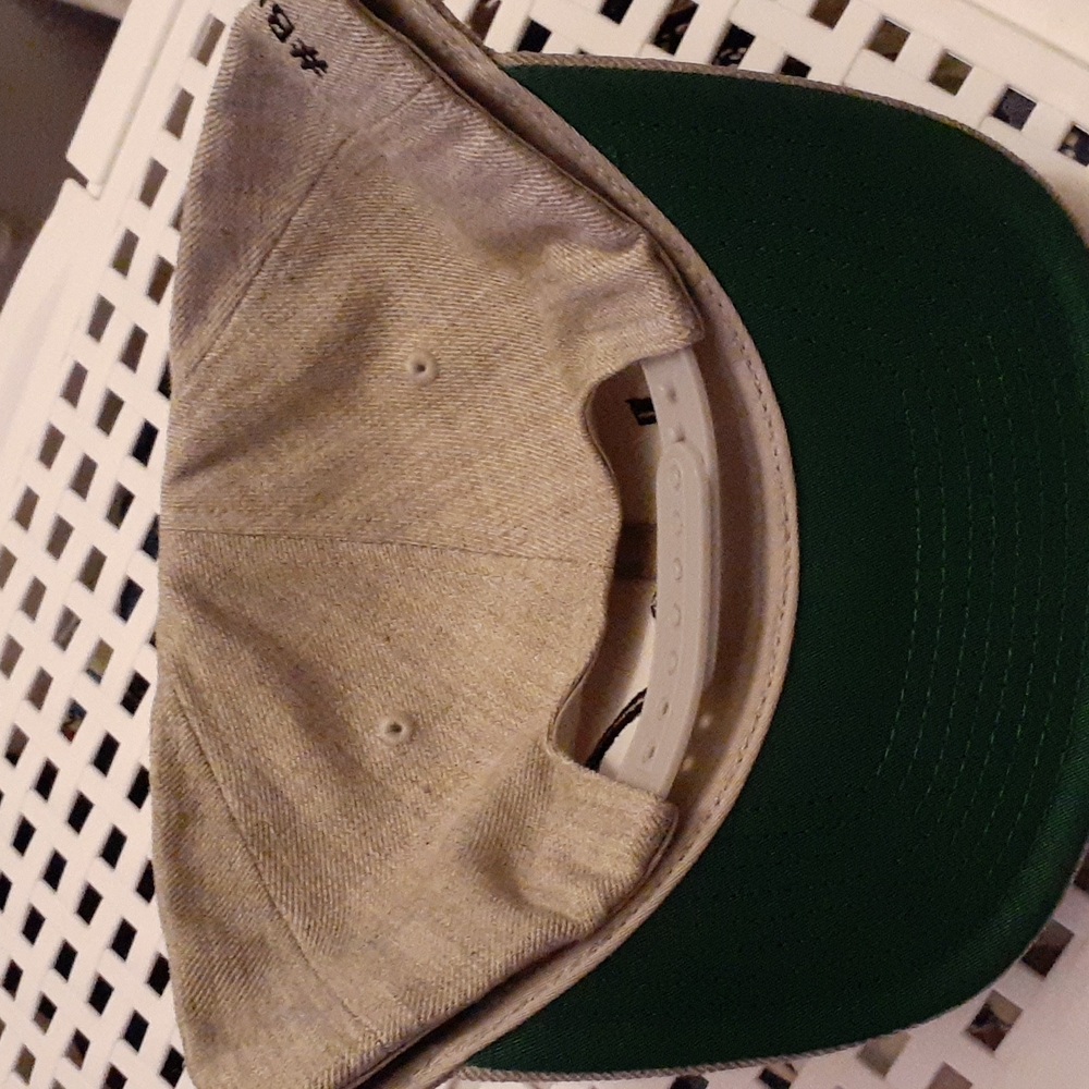 Snapback hat - Picture 2 of 2